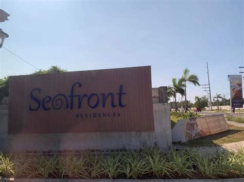 Seafront Residences by AboitizLand Inc. .